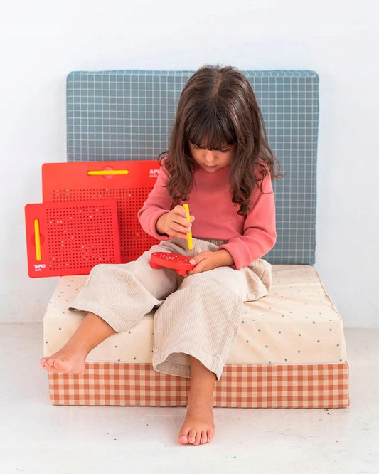 Apli Kids magnetinė lenta vaikams - rutuliukai, pieštukas, šablonai 5+