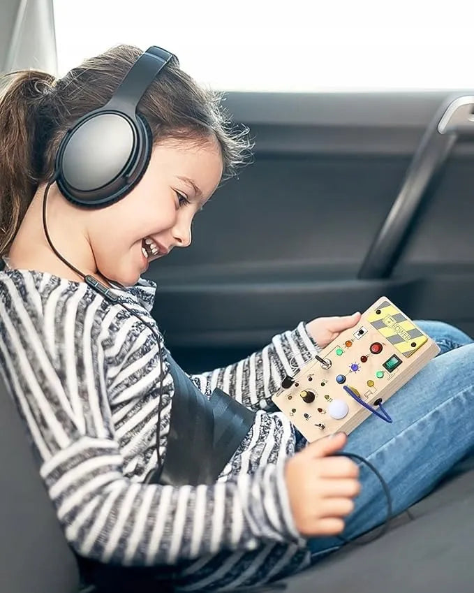 Medinė sensorinė manipuliacinė lenta su šviesos jungikliu Montessori LED