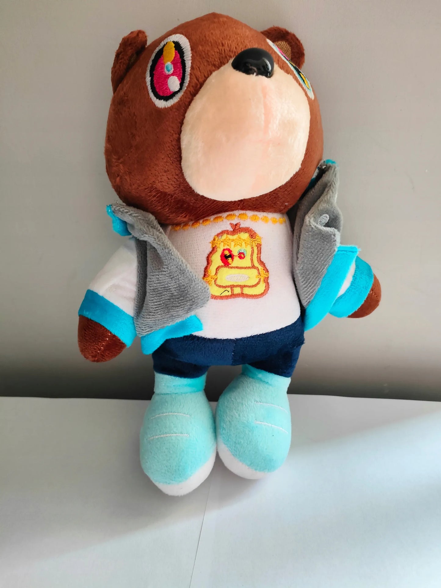Pliušinis meškiukas Kanye West Plush Graduation žaislas hiphop gerbėjams