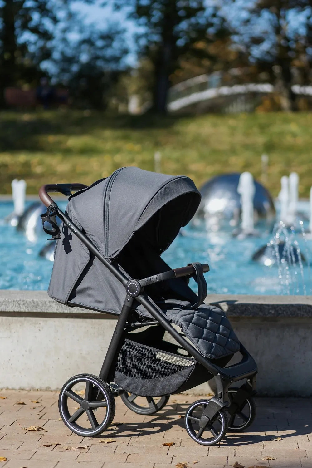 4Baby Stinger PRO sportinis vežimėlis su geliniais ratais, aliuminio rėmu iki 22kg, juodas
