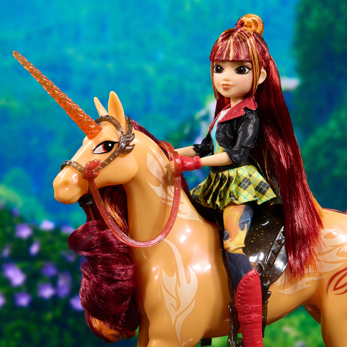 Vienaragių Akademija – Lėlė Valentina Su Priedais, 24 cm