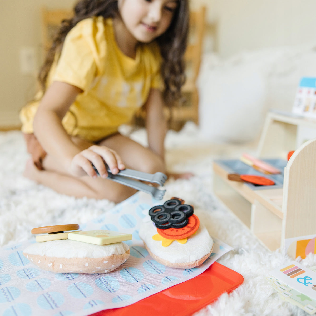 Medinis Užkandžių Baras Melissa & Doug – Vaikų Virtuvė Restoranui, 56 Dalys