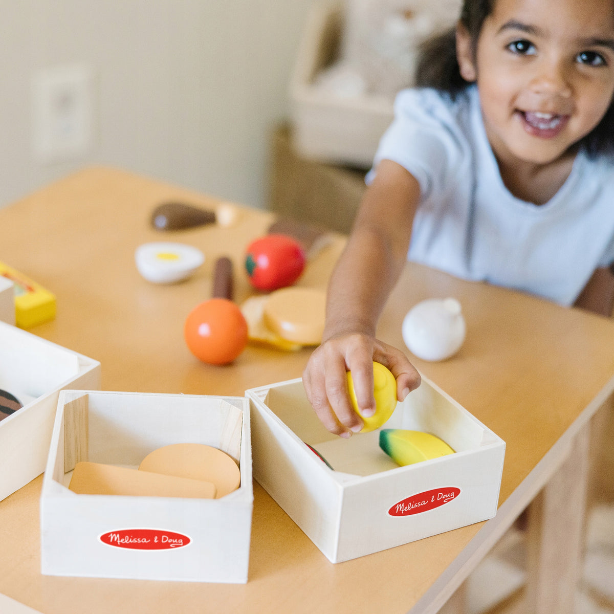 Medinis Maisto Produktų Rinkinys Melissa & Doug – 25 Elementų Vaisiai, Daržovės Ir Dėžutės