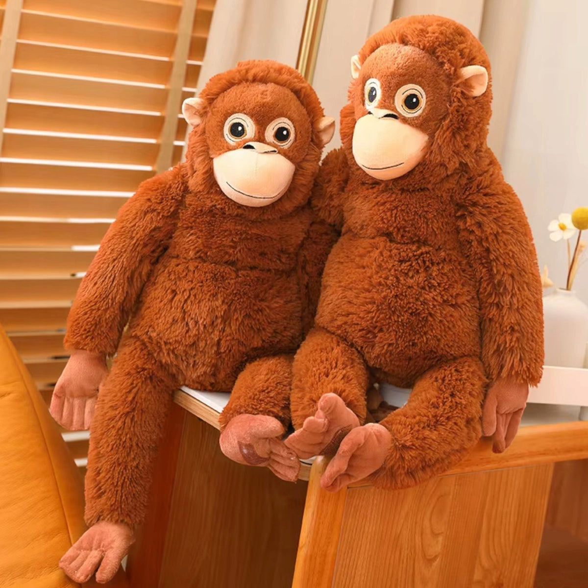 Didelis Pliušinis Orangutanas 90 cm – Minkšta Beždžionė Žaislas su Lipniomis Letenėlėmis XXL