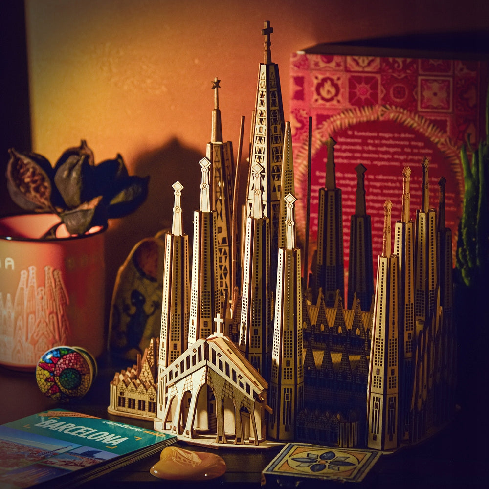 Medinis 3D Sagrada Familia Barselonos modelis – surenkama dėlionė iš faneros