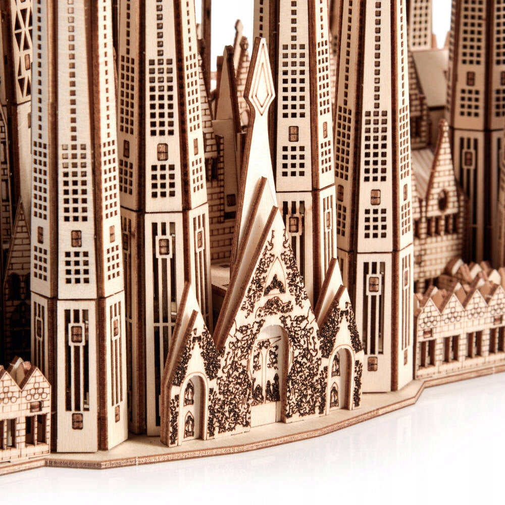 Medinis 3D Sagrada Familia Barselonos modelis – surenkama dėlionė iš faneros