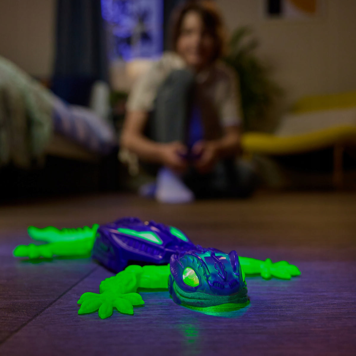 Gekonas Driežas Hex Bots – Nuotoliniu Būdu Valdomas, Sienomis Vaikštantis, Šviečiantis Žaislas