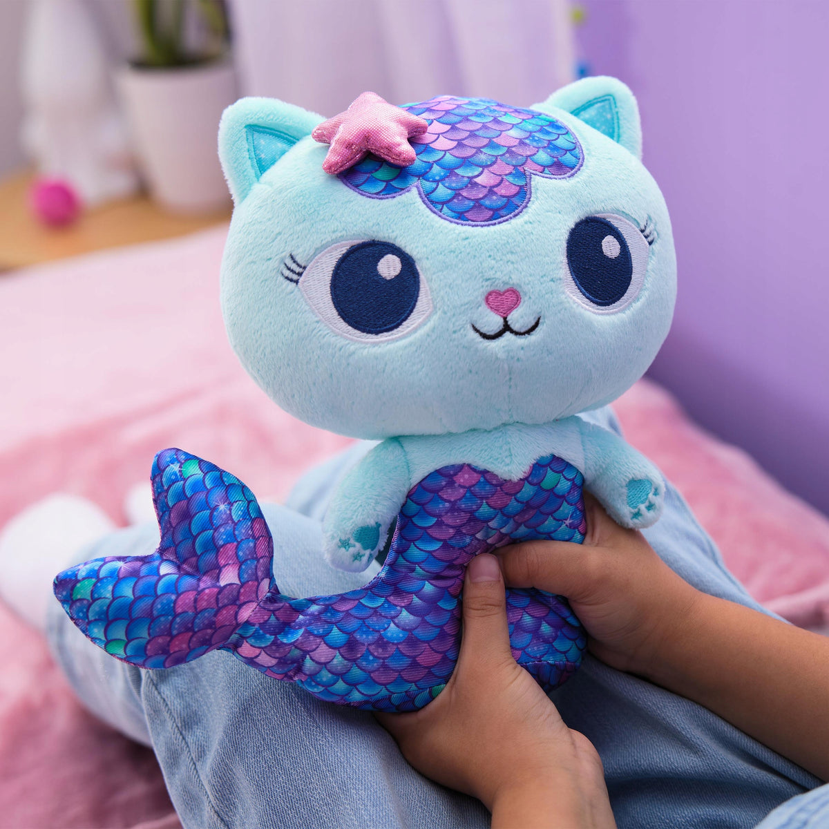 Gabby's Dollhouse Minkštas Žaislas Mercat – Judanti Undinėlė-Katytė, Pliušinė Žaisliukė 25 cm
