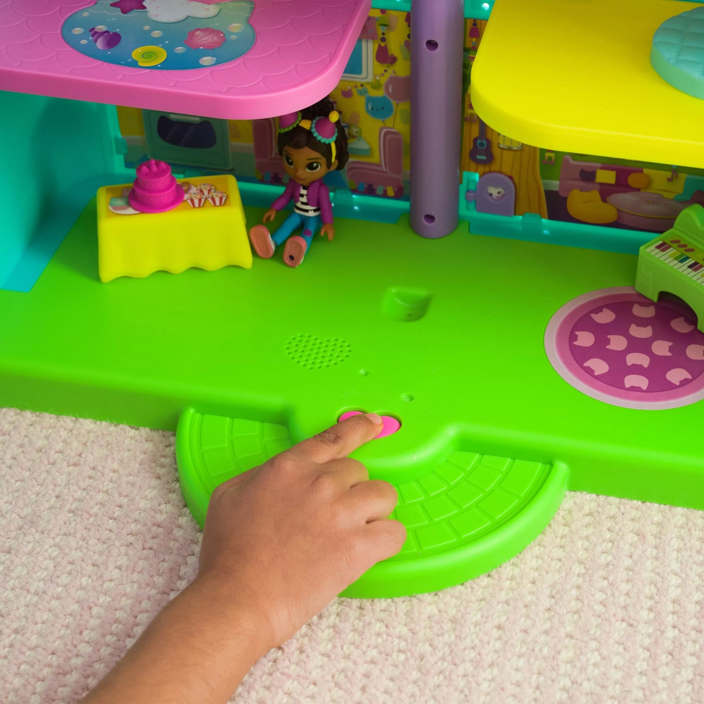 Gabby's Dollhouse didysis interaktyvus vaivorykštinis namas + lėlė Gabby su garsais 60 cm