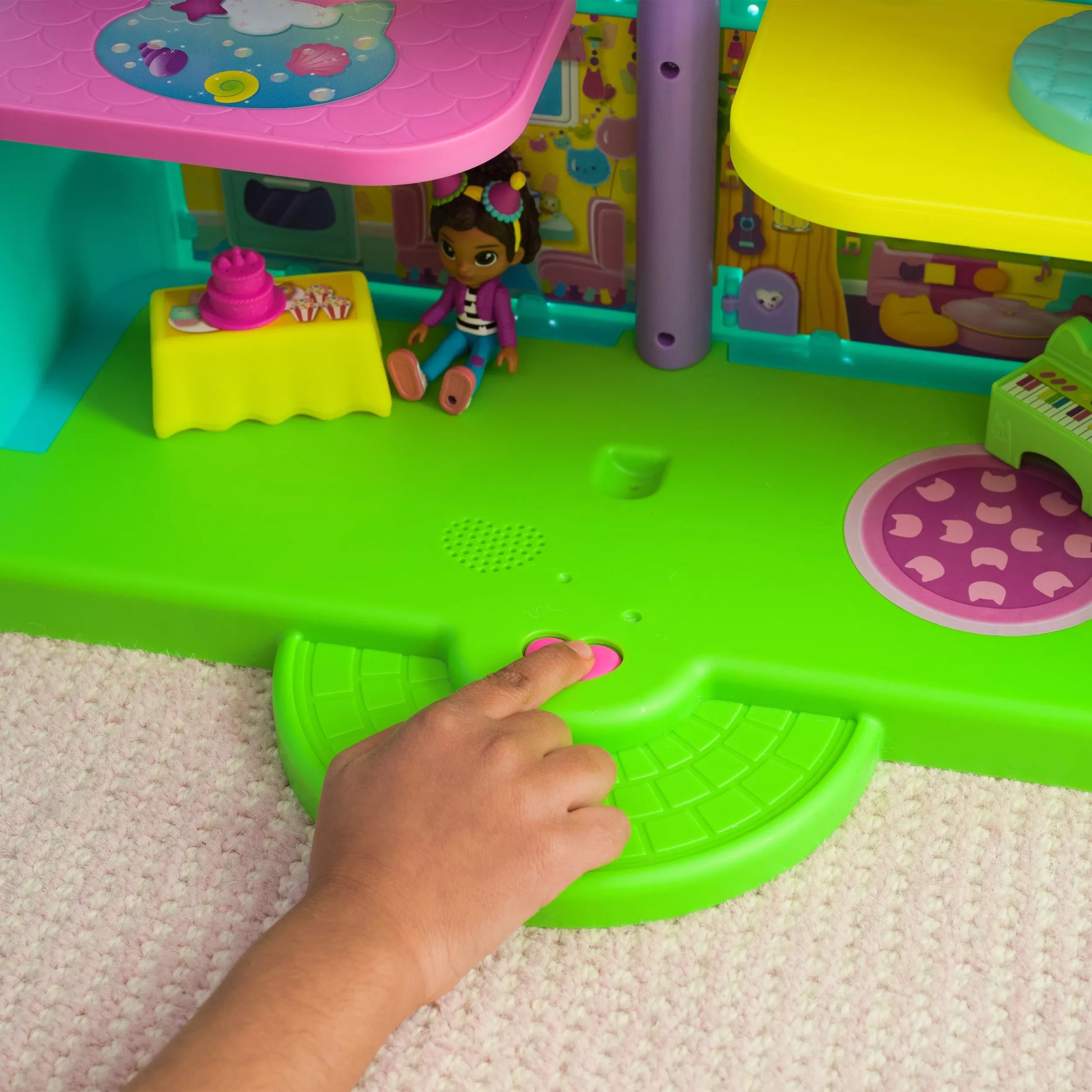 Gabby's Dollhouse didysis interaktyvus vaivorykštinis namas + lėlė Gabby su garsais 60 cm