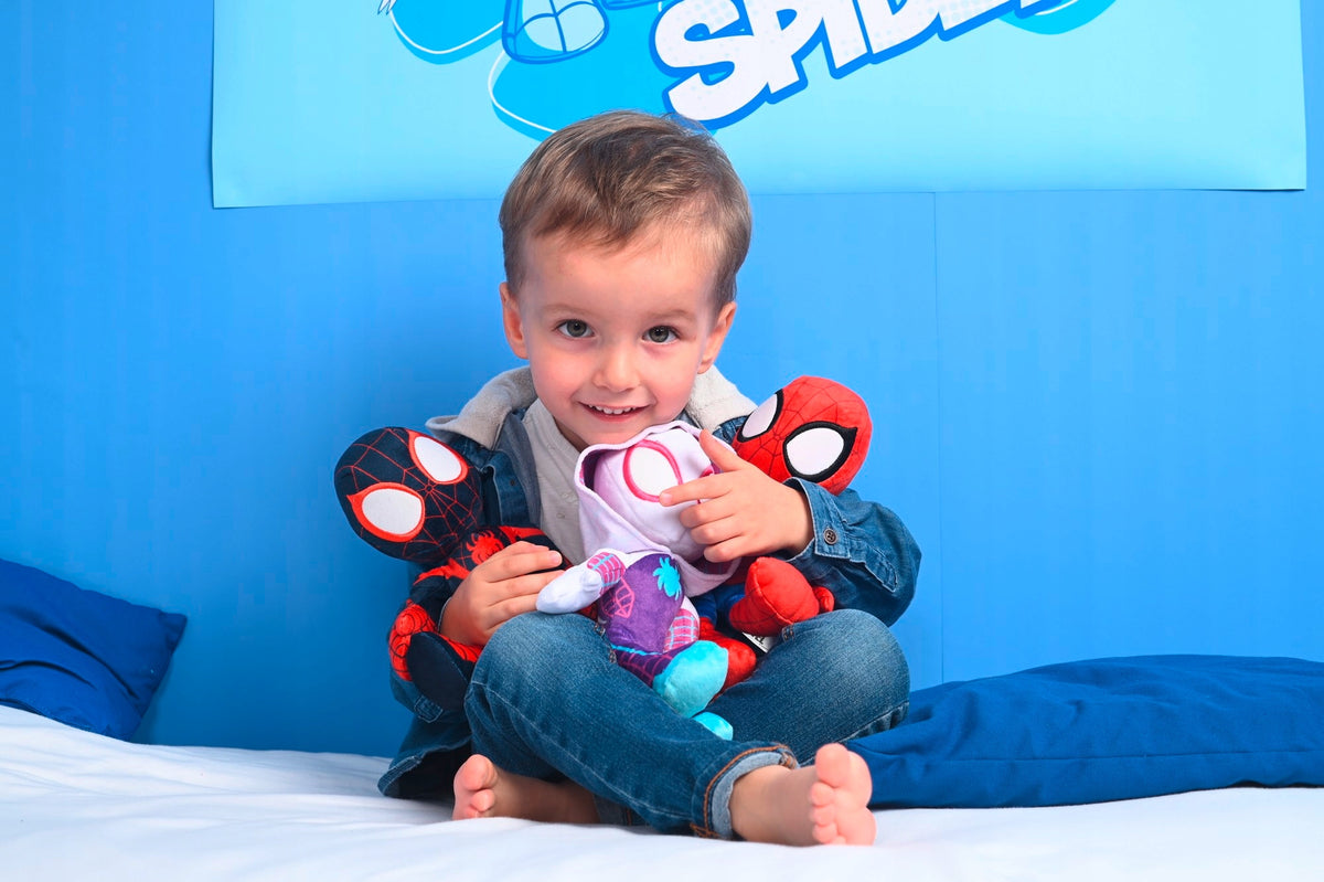 Spidermeno Miles Morales Pliušinis Žaislas 25 cm – Šviečiantis Tamsoje (Marvel)