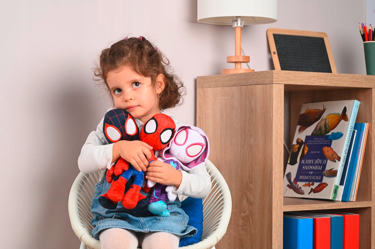 Spidermeno Miles Morales Pliušinis Žaislas 25 cm – Šviečiantis Tamsoje (Marvel)
