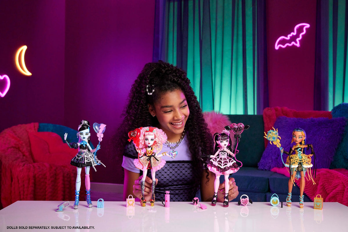 Monster High Draculaura Siaubingai Saldus Gimtadienis – Lėlė 27 cm su Balionu ir Aksesuarais