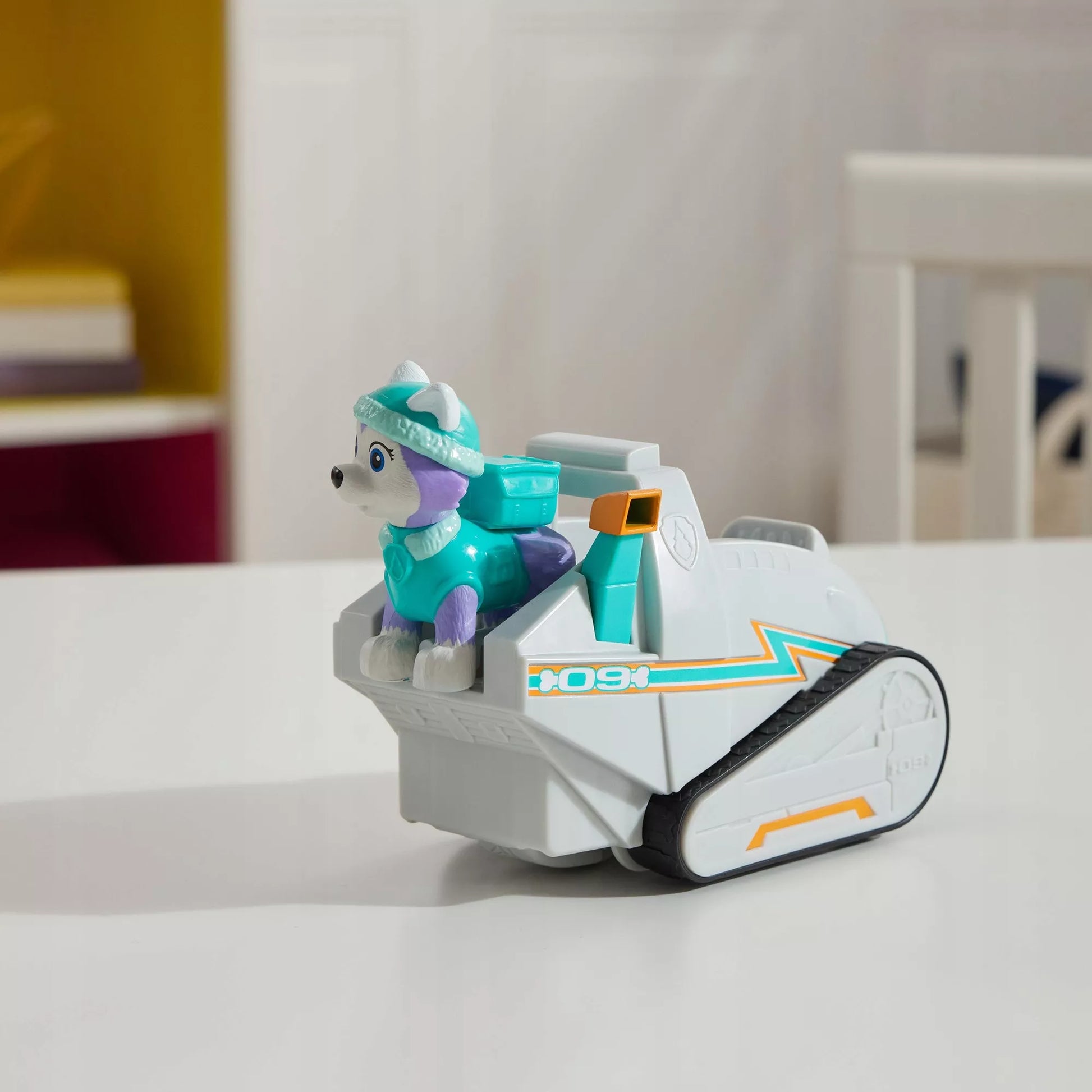 PAW PATROL EVEREST SNIEGOVADO TRANSPORTO PRIEMONĖ + FIGŪRĖLĖ