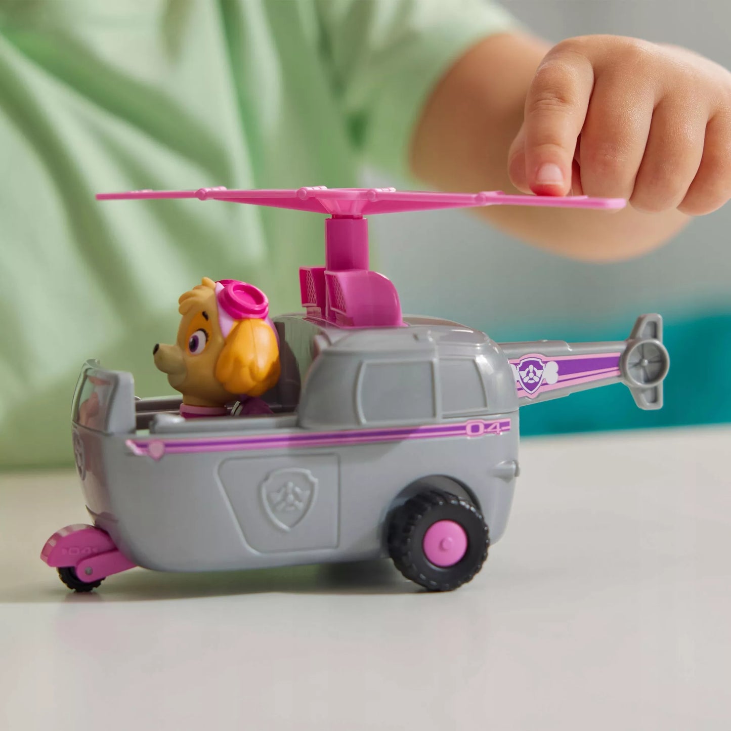 PAW PATROL SKYE SRAIGTASPARNIS GELBĖJIMO TRANSPORTO PRIEMONĖ + ŠUNIUKO FIGŪRĖLĖ