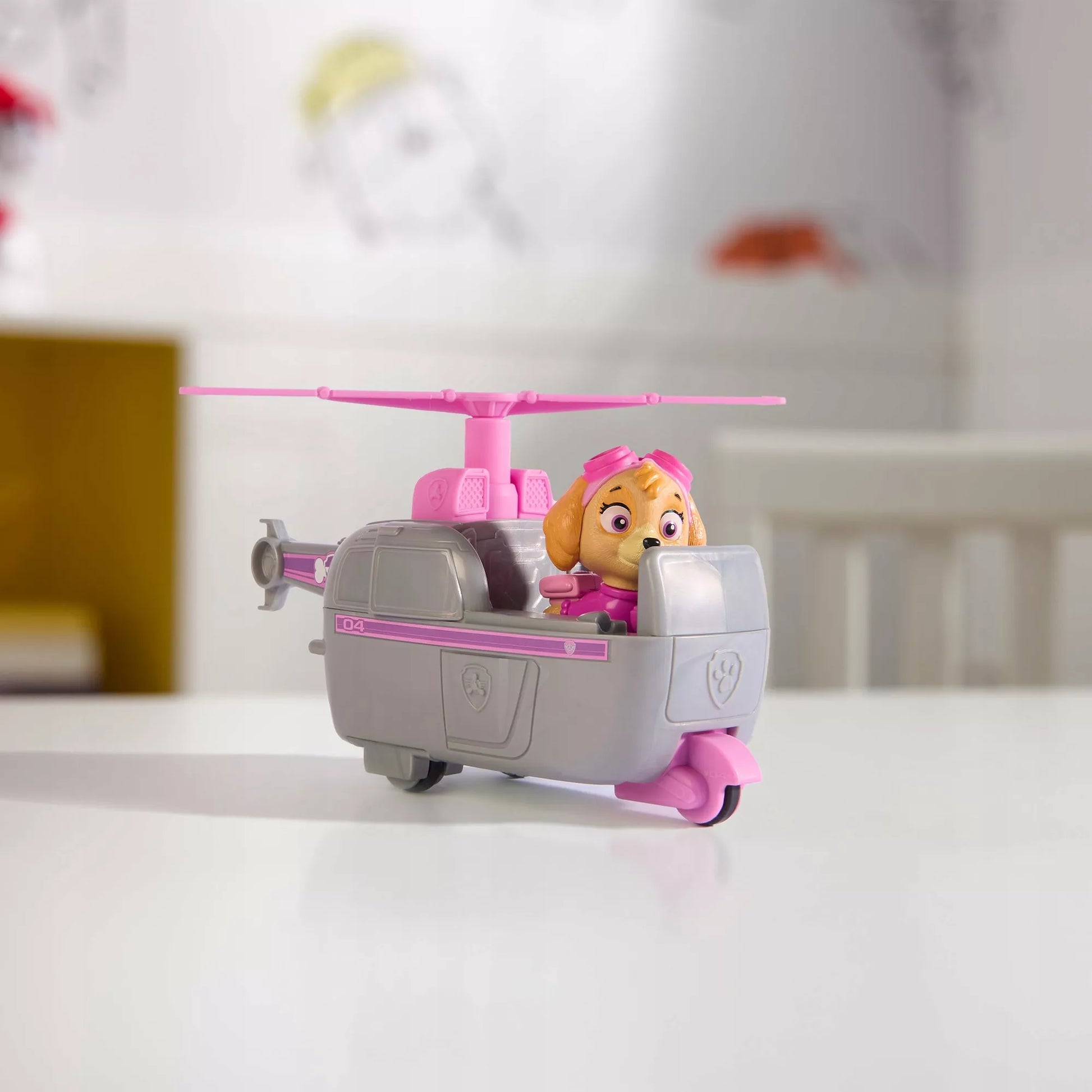 PAW PATROL SKYE SRAIGTASPARNIS GELBĖJIMO TRANSPORTO PRIEMONĖ + ŠUNIUKO FIGŪRĖLĖ