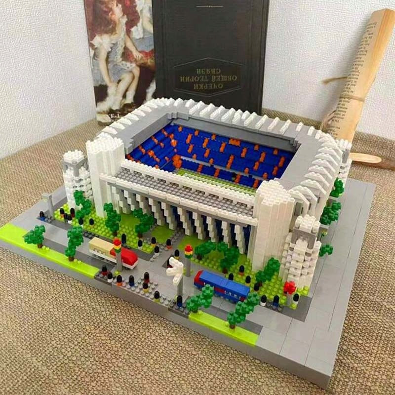 Futbolo Stadionas Santiago Bernabeu – 4500+ Dalių Konstruktorius Futbolo Sirgaliams