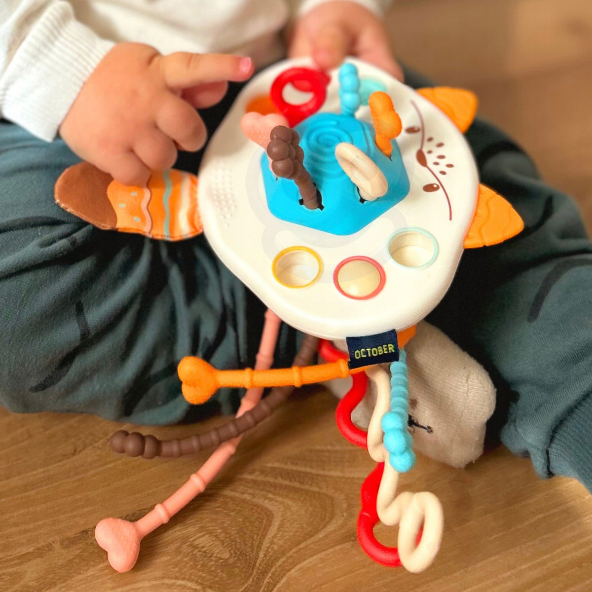 Montessori Sensorinis Žaislas – Kramtukas-Barškutis Lapė Su Virvelėmis