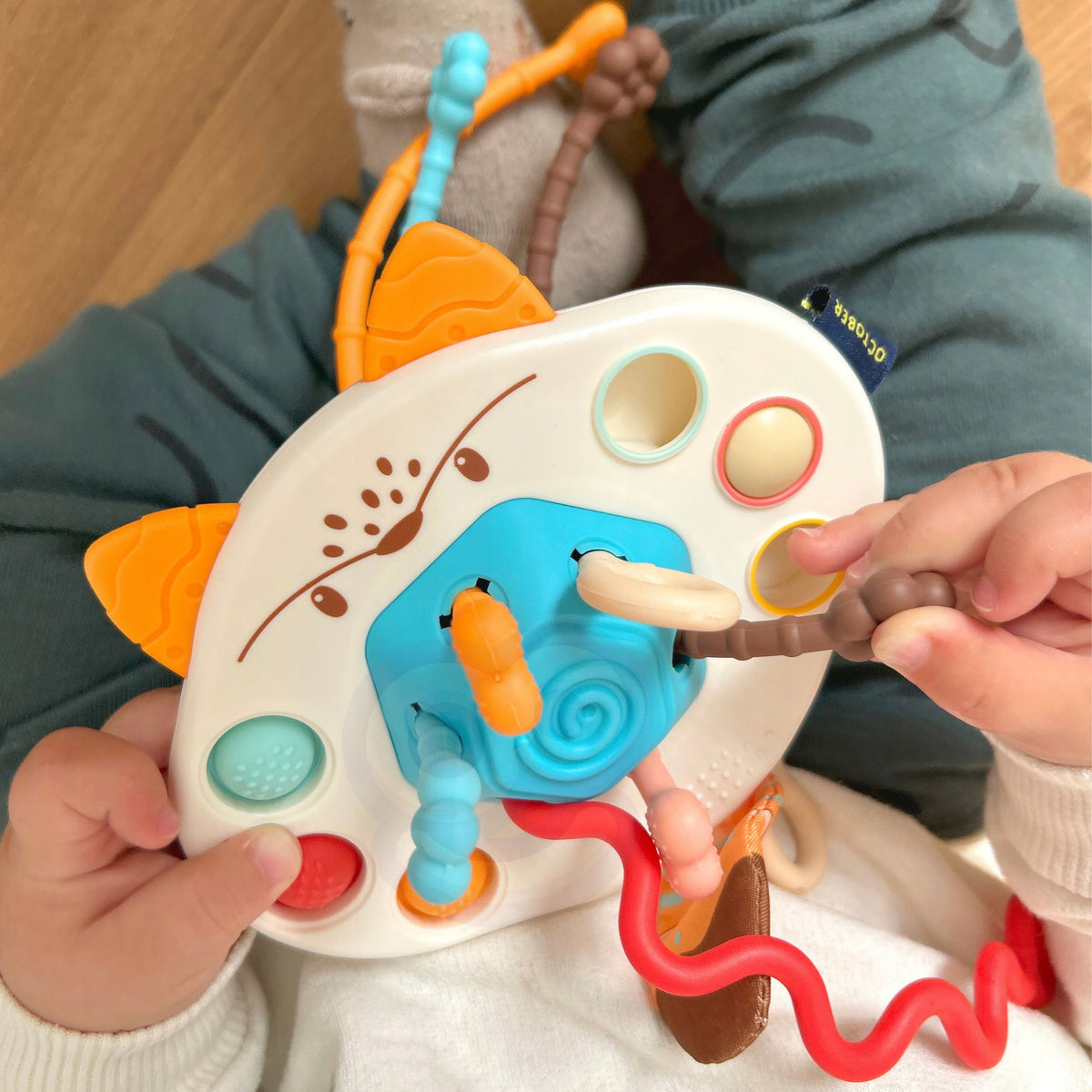 Montessori Sensorinis Žaislas – Kramtukas-Barškutis Lapė Su Virvelėmis