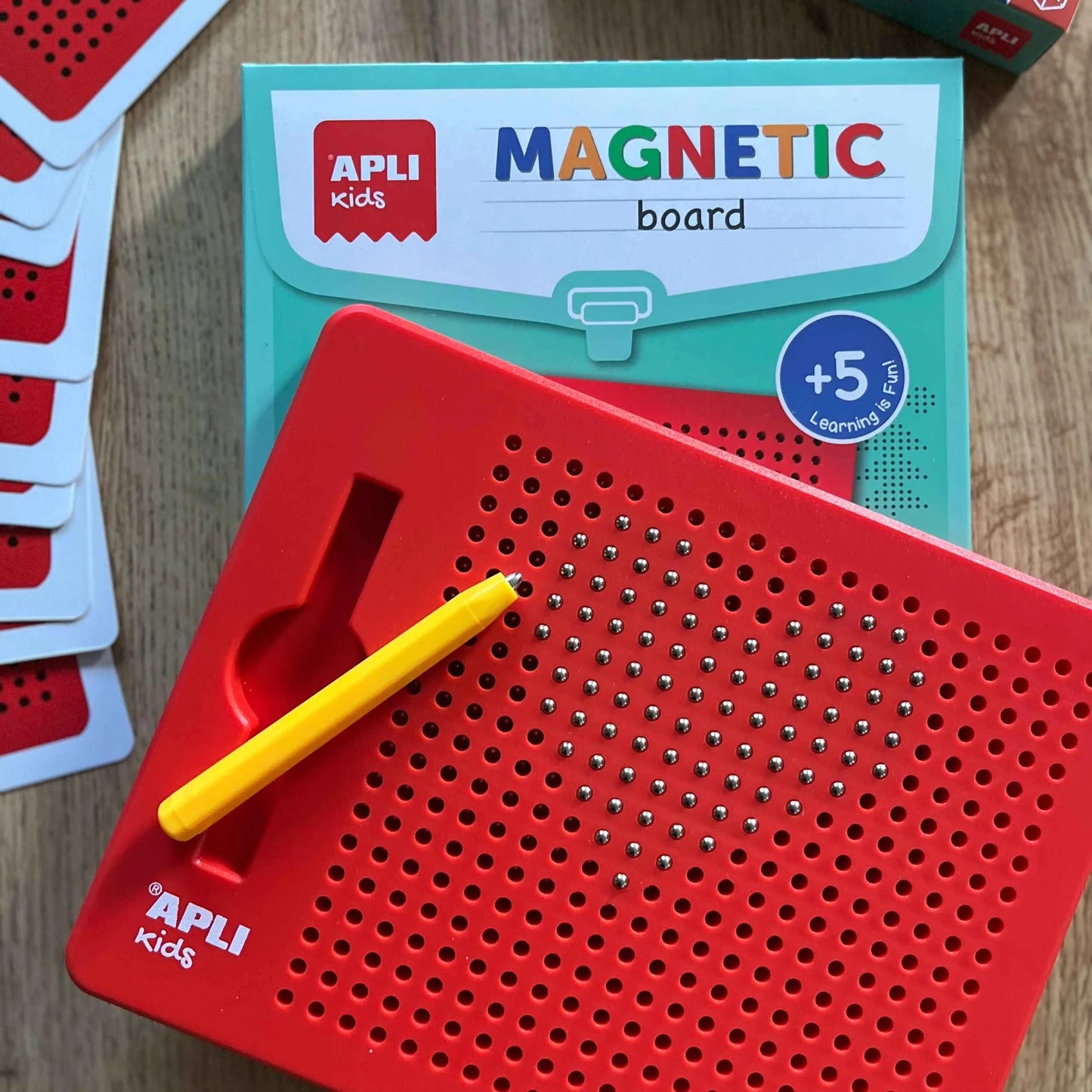 Apli Kids magnetinė lenta vaikams - rutuliukai, pieštukas, šablonai 5+