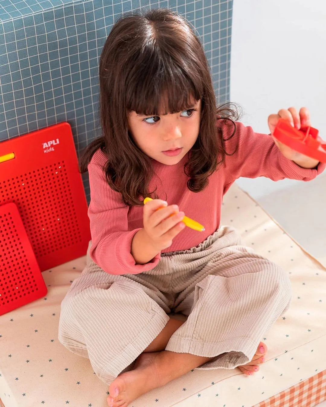 Apli Kids magnetinė lenta vaikams - rutuliukai, pieštukas, šablonai 5+