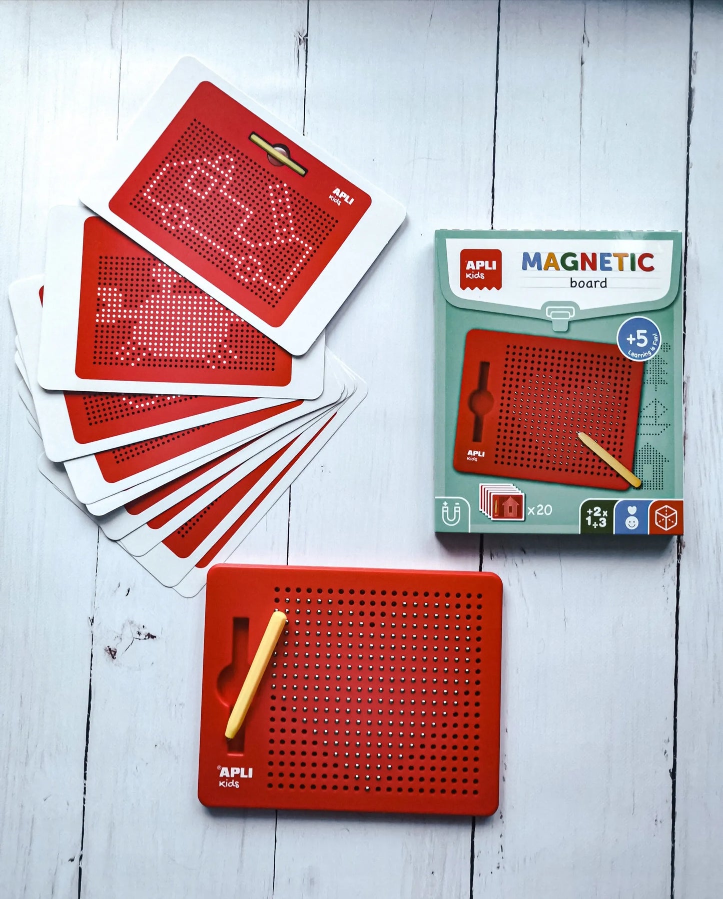 Apli Kids magnetinė lenta vaikams - rutuliukai, pieštukas, šablonai 5+