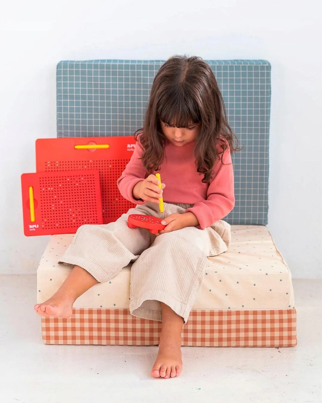 Apli Kids magnetinė lenta vaikams - rutuliukai, pieštukas, šablonai 5+
