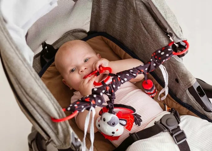 BALIBAZOO sensorinis pakabukas vežimėliui kontrastinė karvytė