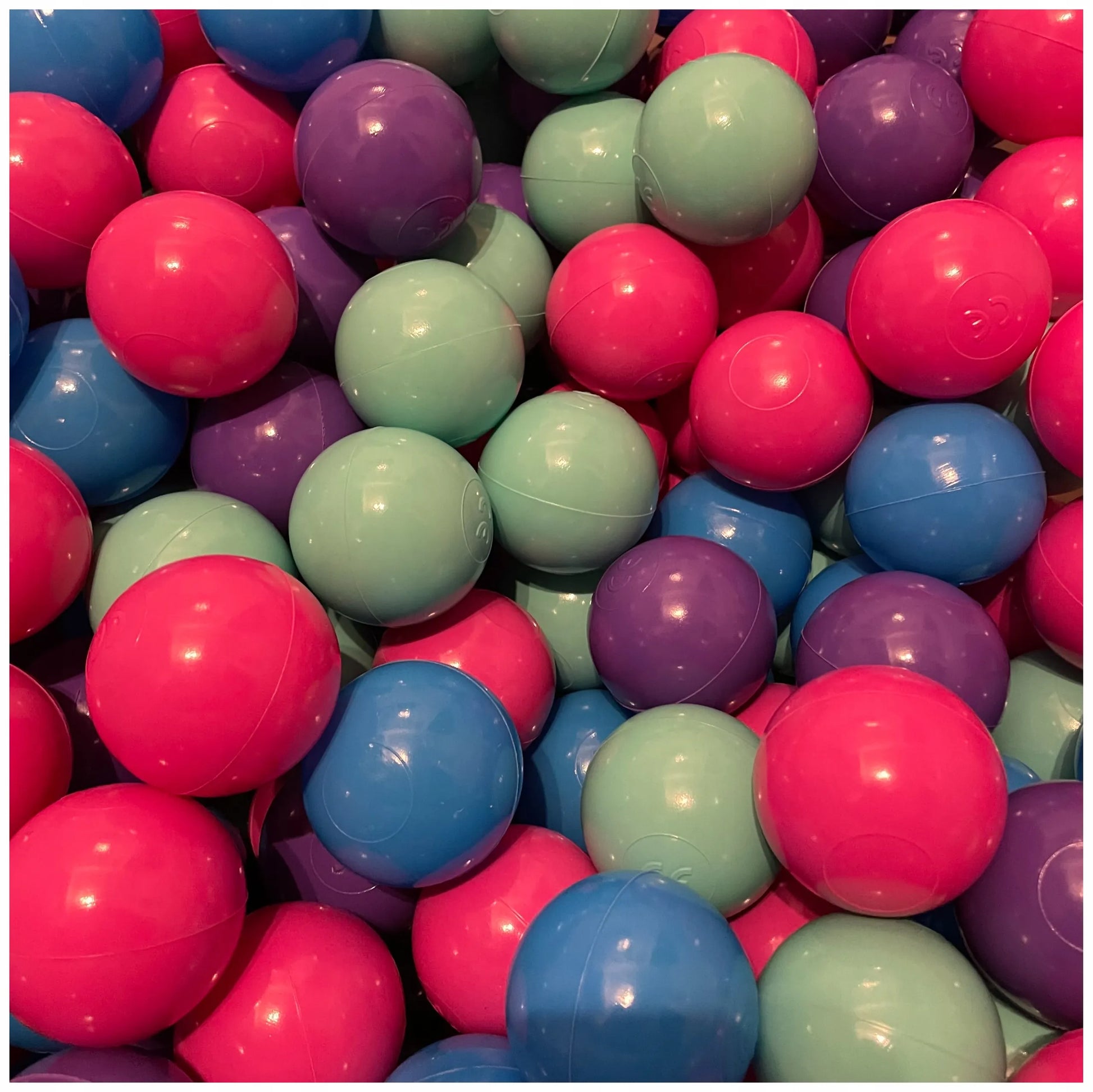 BubbleHuggle kamuoliukai – kamuoliai, kamuoliukai sausam baseinui, 200 vnt. (skersmuo 6 cm)
