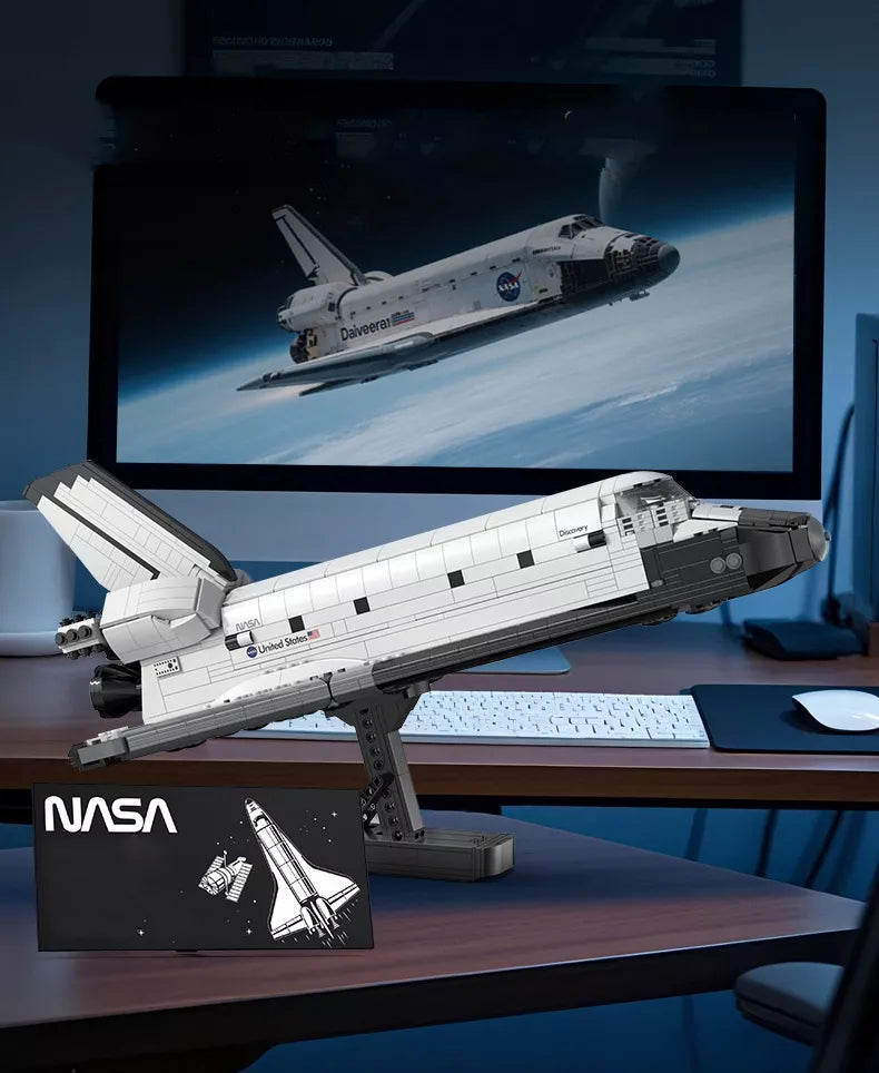 CaDA NASA erdvėlaivio Discovery modelio konstravimo rinkinys