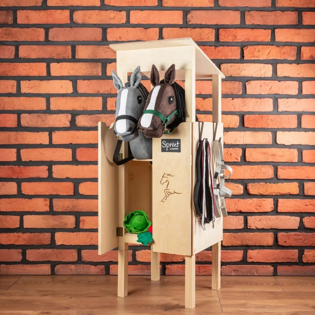Dviguba medinė arklidė „Hobby Horse“ arkliukams ant lazdos Skippi