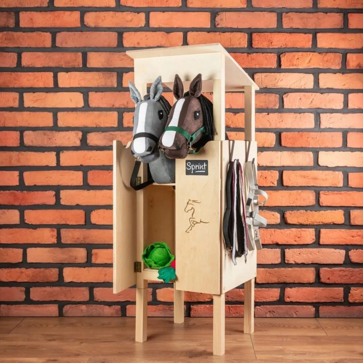 Dviguba medinė arklidė „Hobby Horse“ arkliukams ant lazdos Skippi