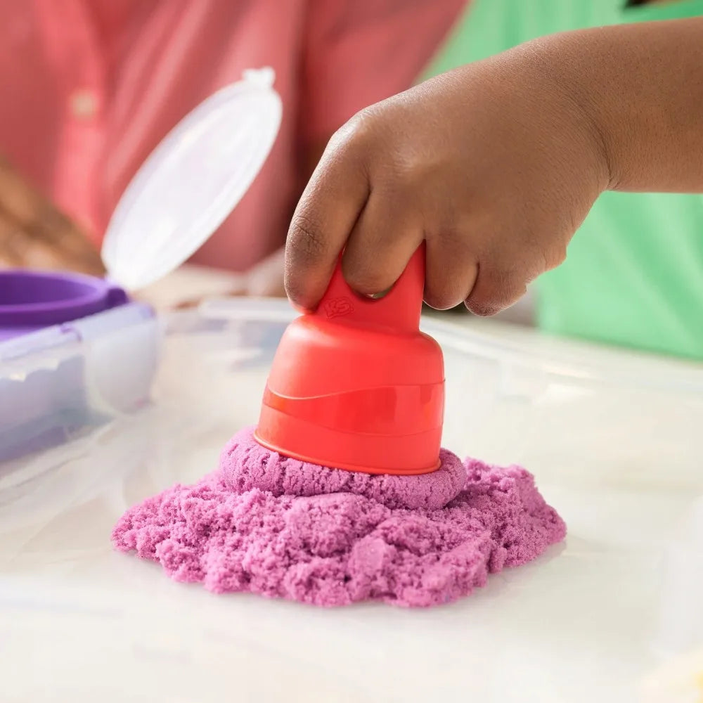 KINETIC SAND kinetinio smėlio rinkinys lagaminėlis su įrankiais 5 spalvos 907g