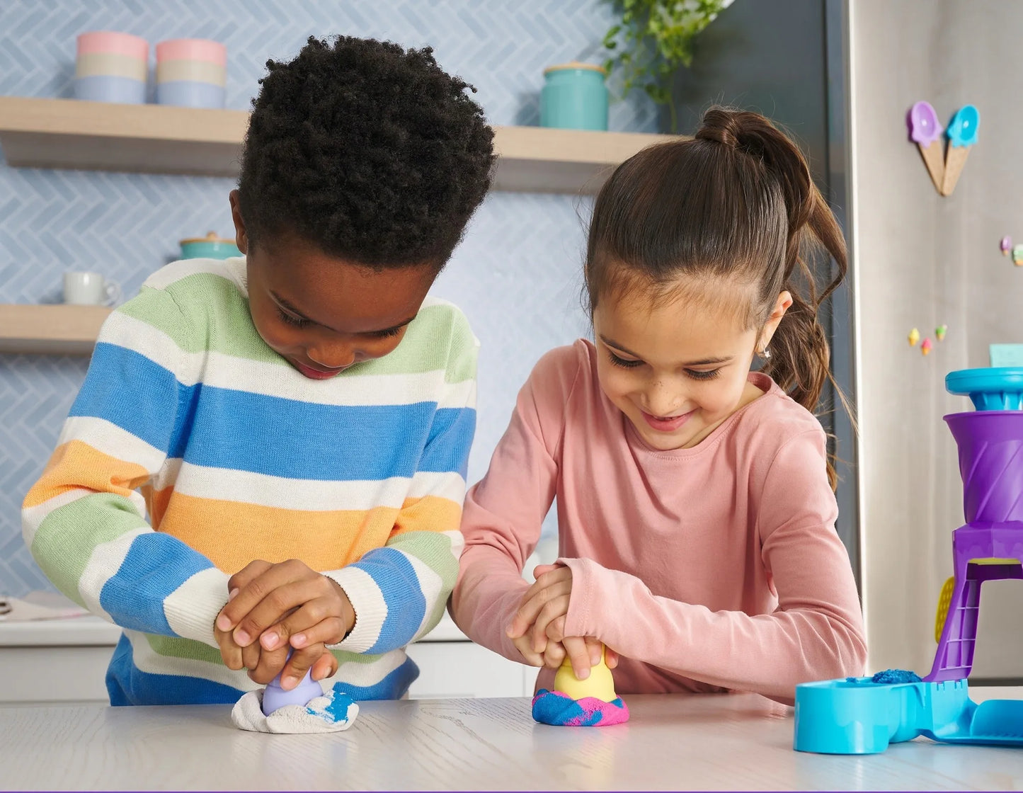 Kinetinis smėlis rinkinys KINETIC SAND ledų gaminimo mašina + priedai