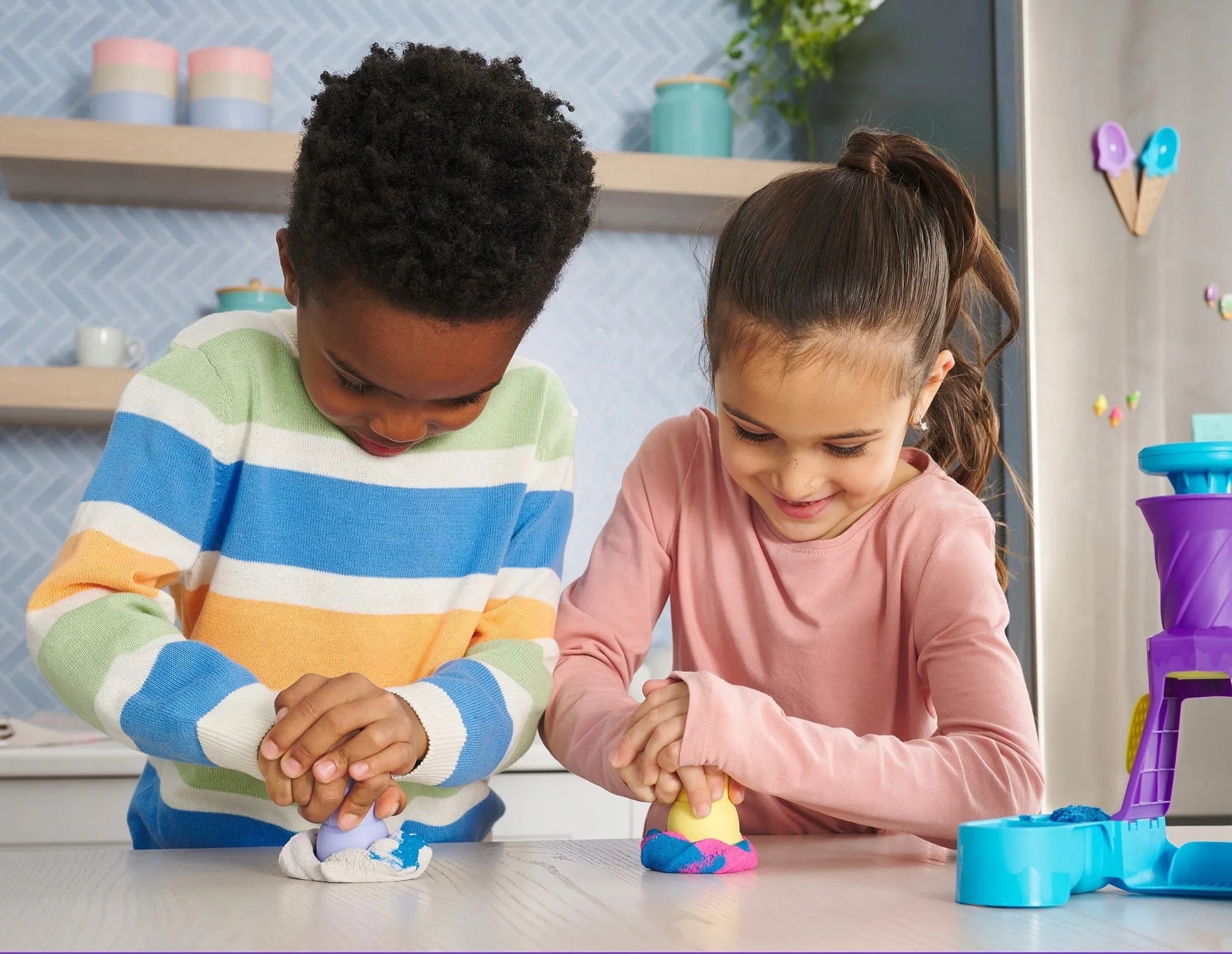 Kinetinis smėlis rinkinys KINETIC SAND ledų gaminimo mašina + priedai