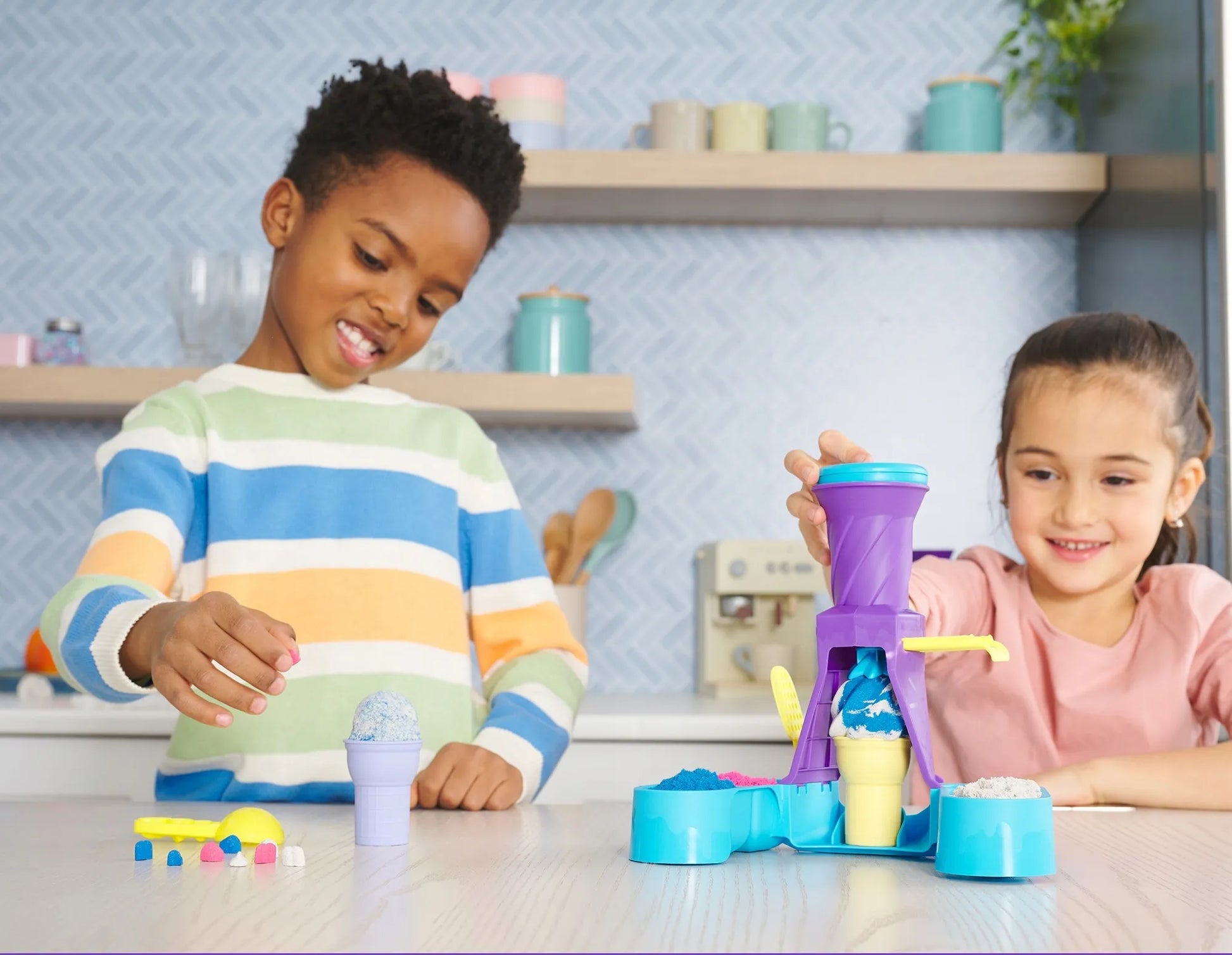 Kinetinis smėlis rinkinys KINETIC SAND ledų gaminimo mašina + priedai