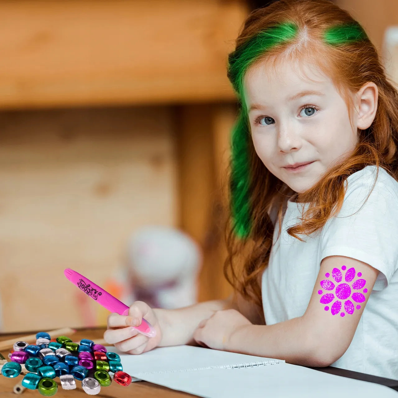 KŪRYBINIS PLAUKŲ DAŽYMO IR TATUIRUOČIŲ RINKINYS