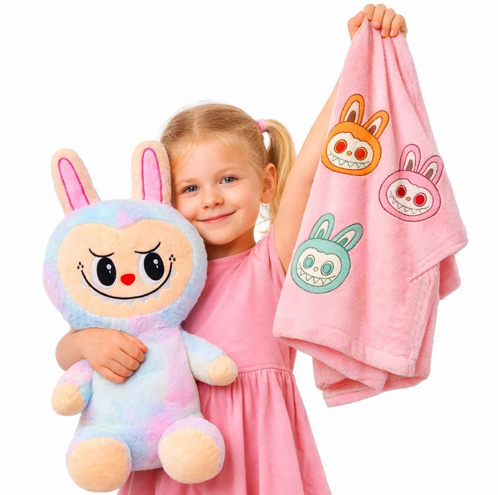 Labubu didelis 50 cm pliušinis žaislas su 160x100 cm margintu pledu – tobula dovana vaikui