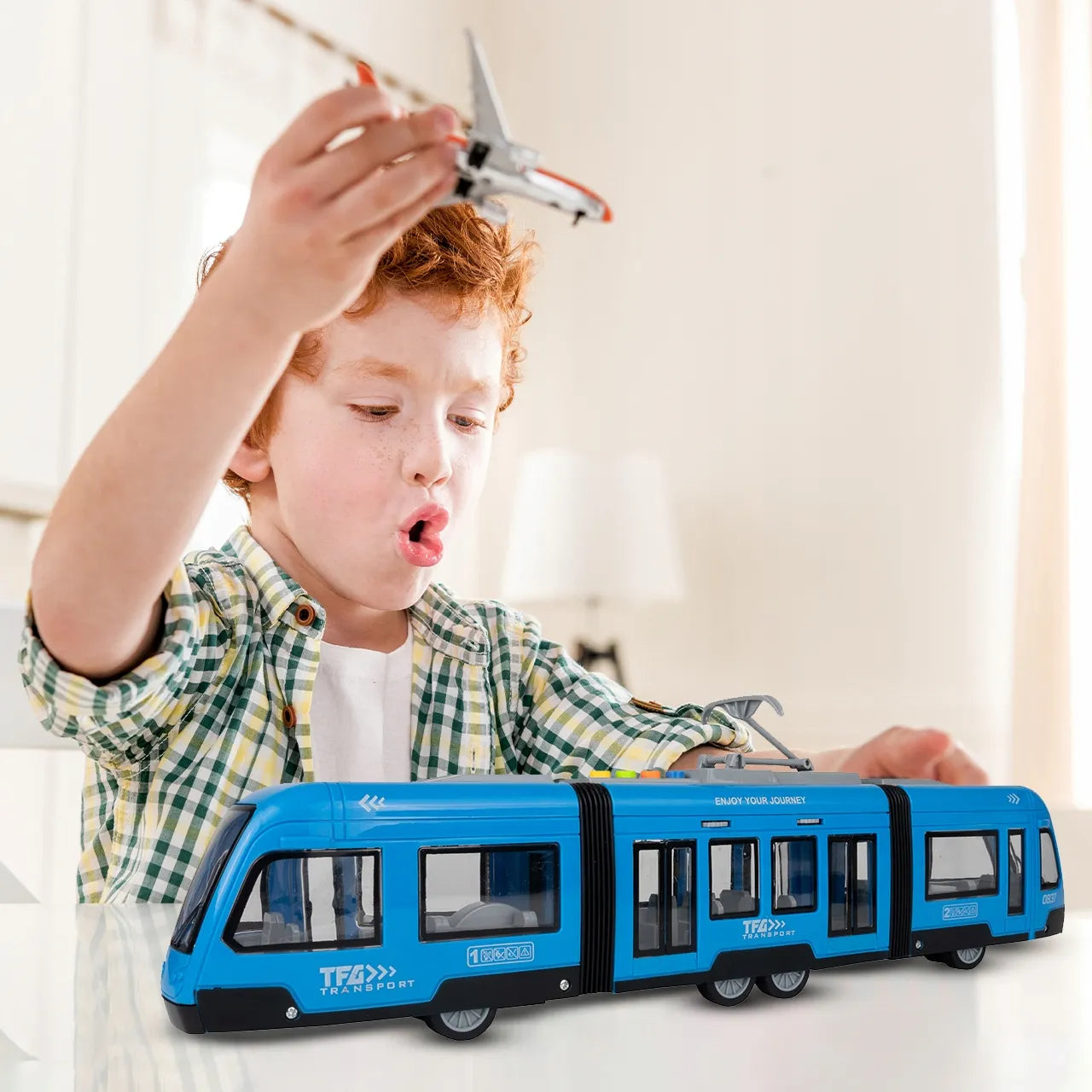MalPlay tramvajus žaislas su garsais, šviesomis ir atidaromomis durimis