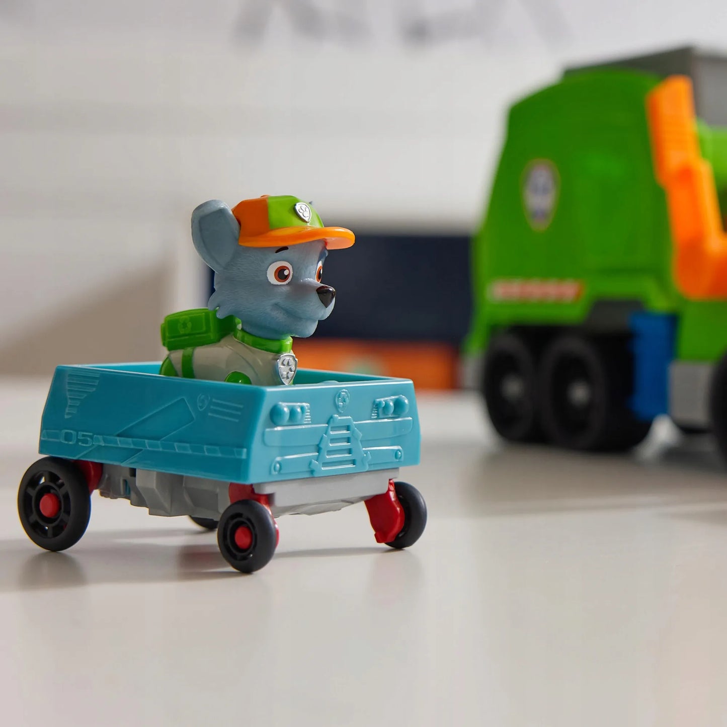 PAW Patrol transporto priemonė su figūrėle: Rocky rūšiavimo šiukšliavežė Crush N’ Roll