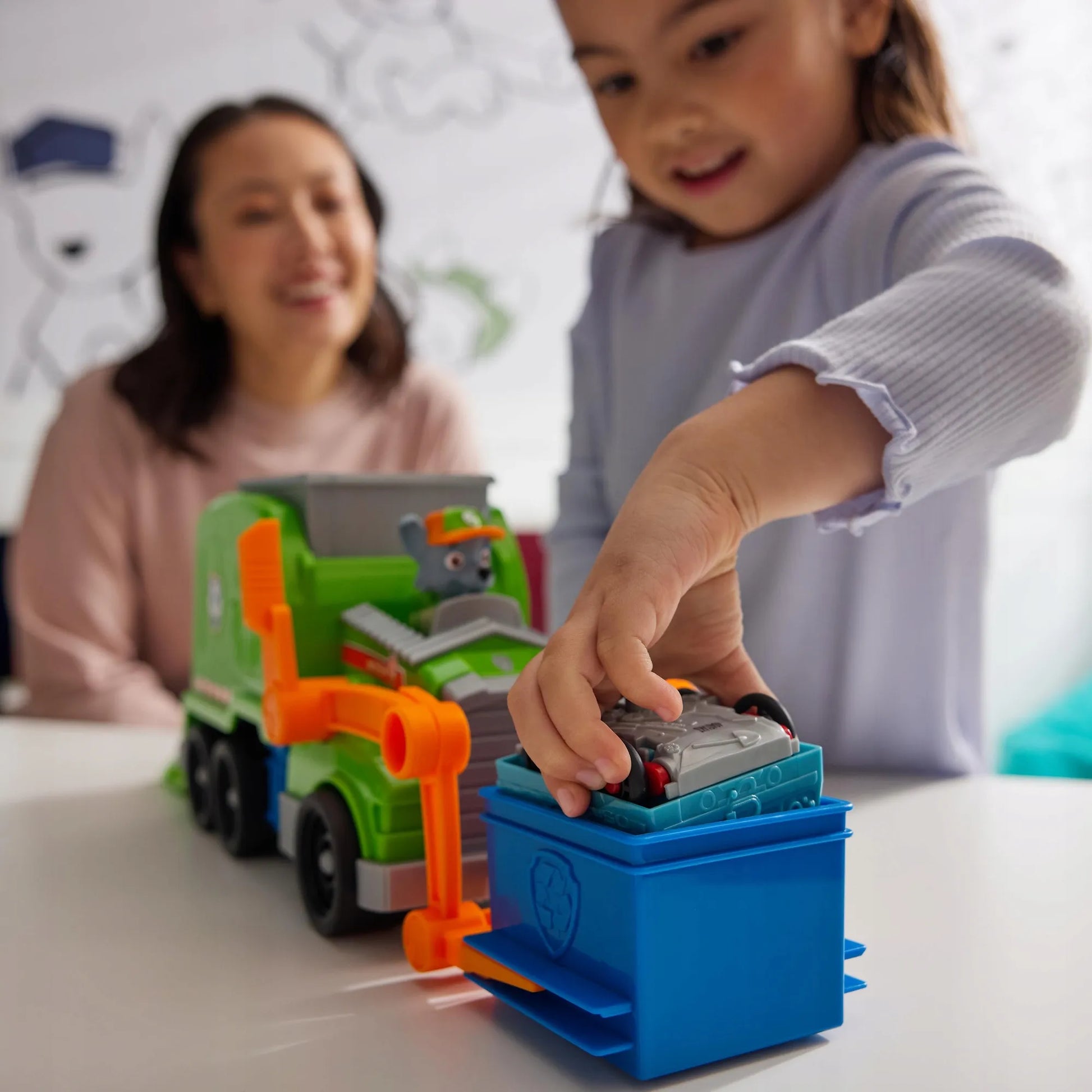 PAW Patrol transporto priemonė su figūrėle: Rocky rūšiavimo šiukšliavežė Crush N’ Roll