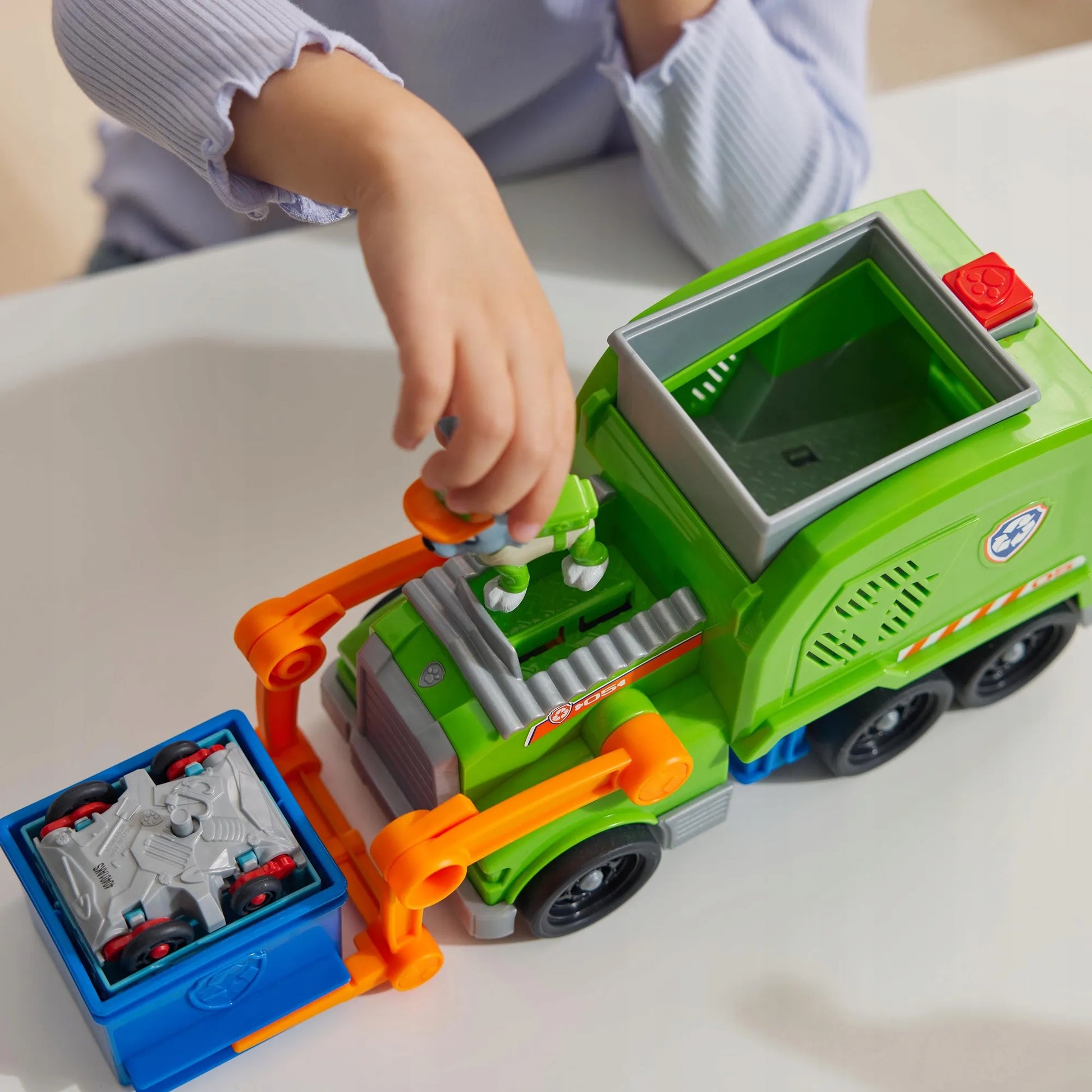 PAW Patrol transporto priemonė su figūrėle: Rocky rūšiavimo šiukšliavežė Crush N’ Roll