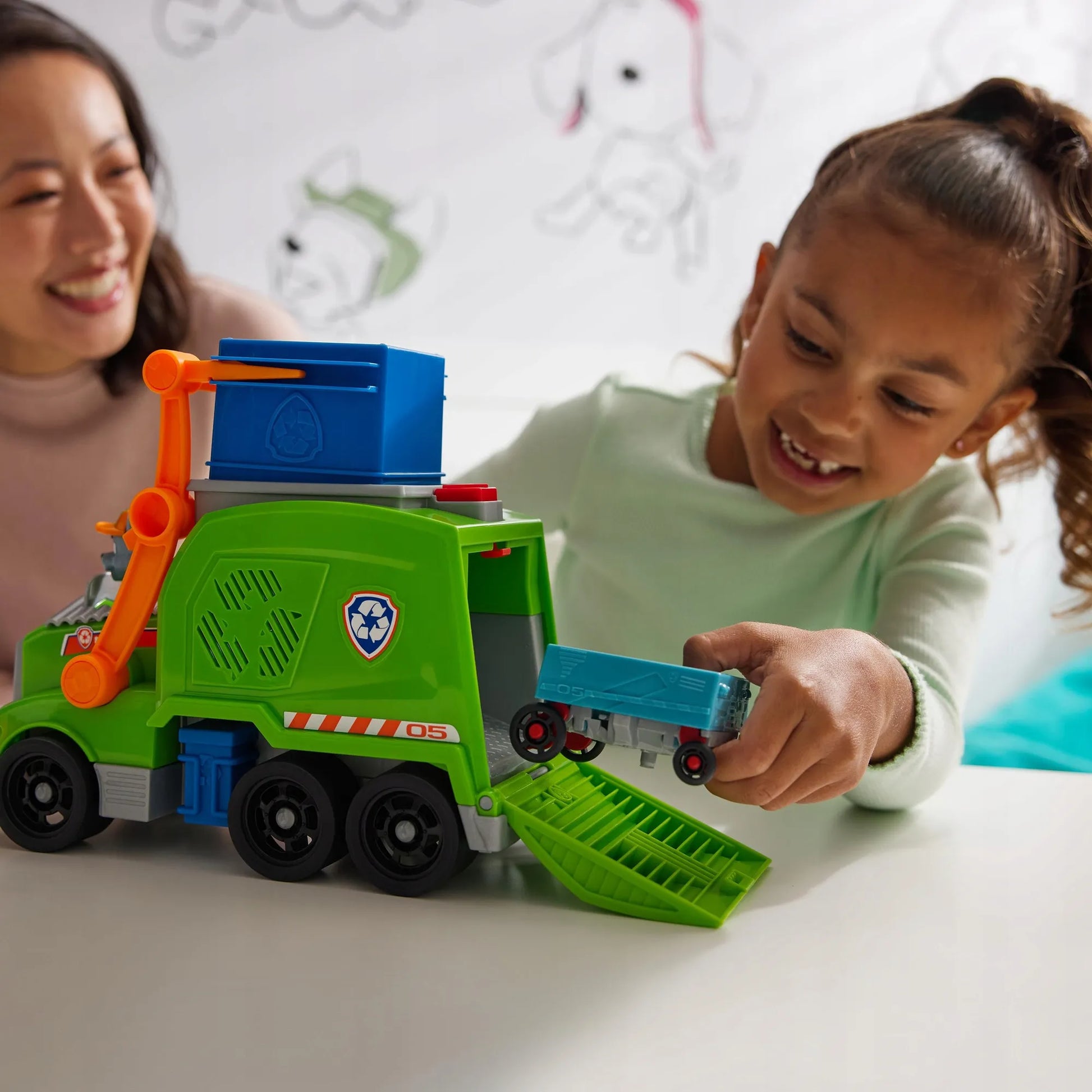 PAW Patrol transporto priemonė su figūrėle: Rocky rūšiavimo šiukšliavežė Crush N’ Roll