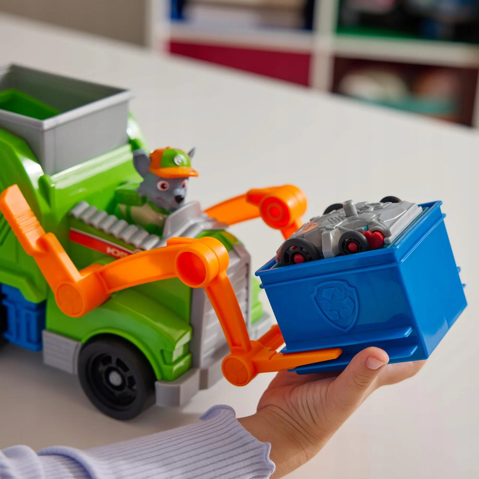 PAW Patrol transporto priemonė su figūrėle: Rocky rūšiavimo šiukšliavežė Crush N’ Roll