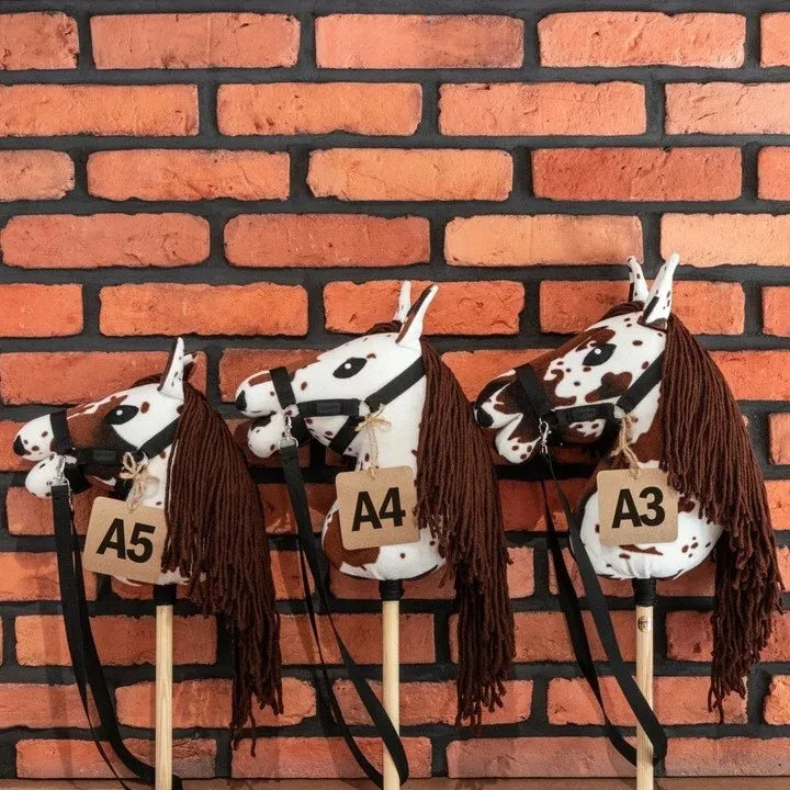 Pilkas A3 – lenkiškas „Hobby Horse“ – arkliukas ant lazdos – Skippi