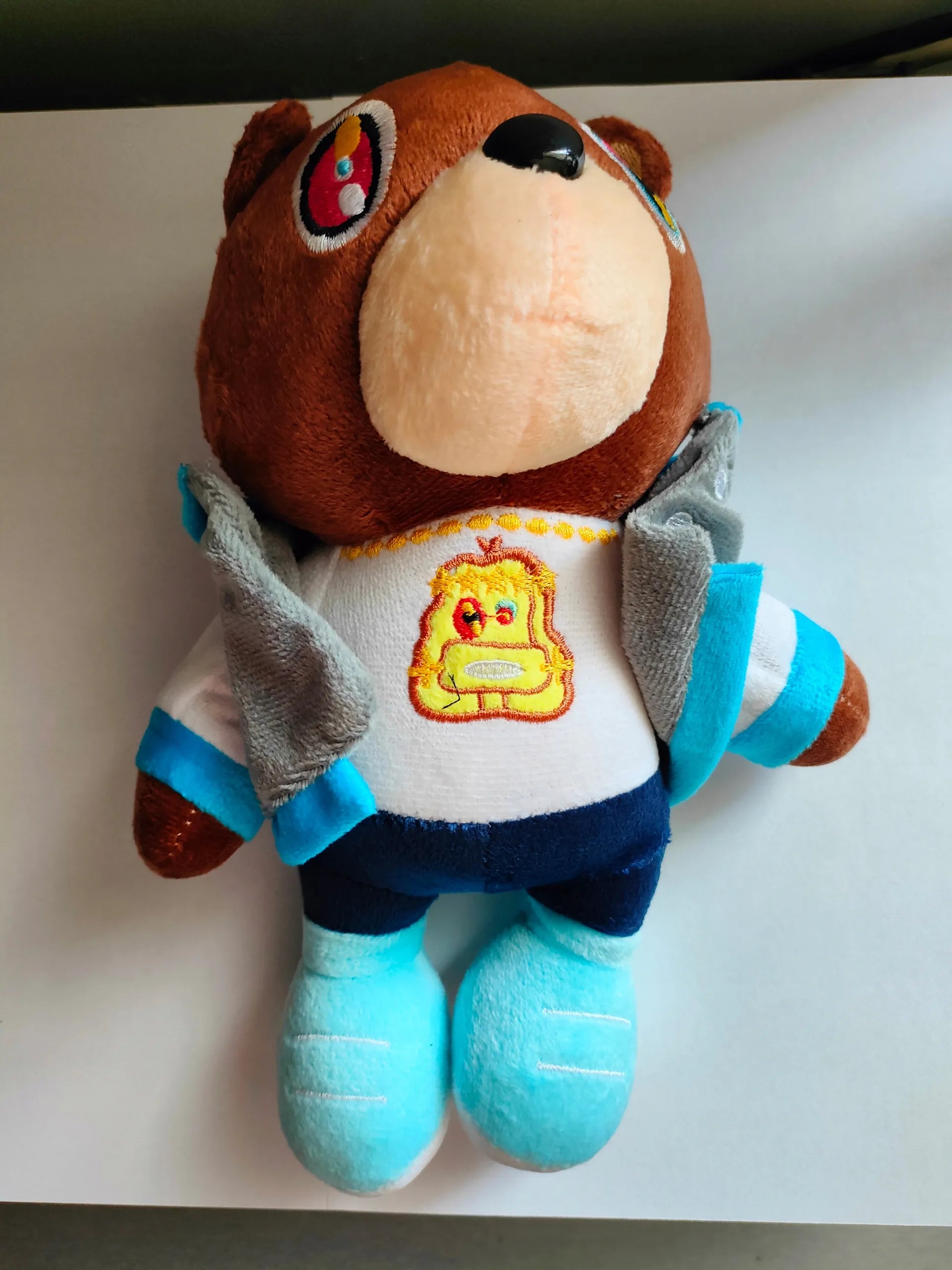 Pliušinis meškiukas Kanye West Plush Graduation žaislas hiphop gerbėjams