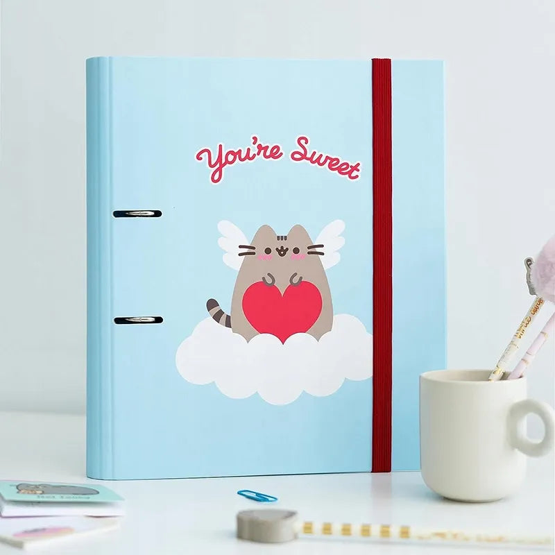 Pusheen - A4 segtuvas iš „Purrfect Love“ kolekcijos (2 žiedai, elastinė juosta)