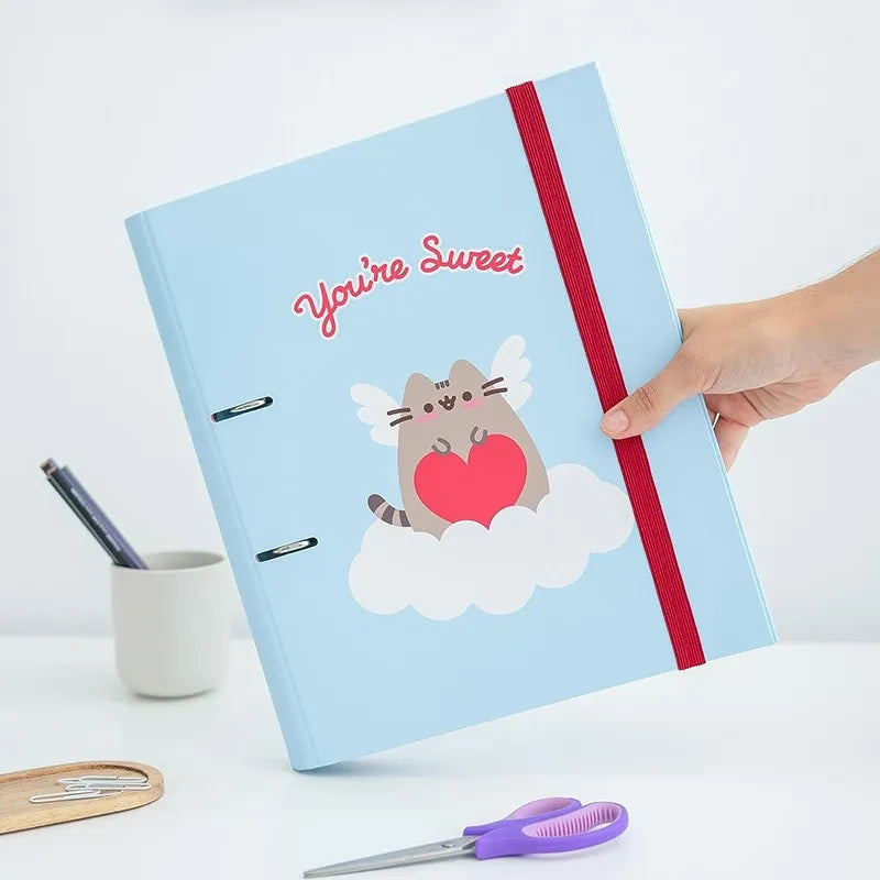 Pusheen - A4 segtuvas iš „Purrfect Love“ kolekcijos (2 žiedai, elastinė juosta)