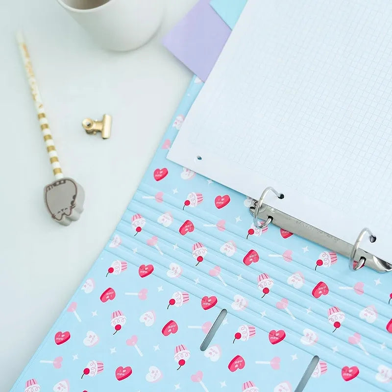 Pusheen - A4 segtuvas iš „Purrfect Love“ kolekcijos (2 žiedai, elastinė juosta)