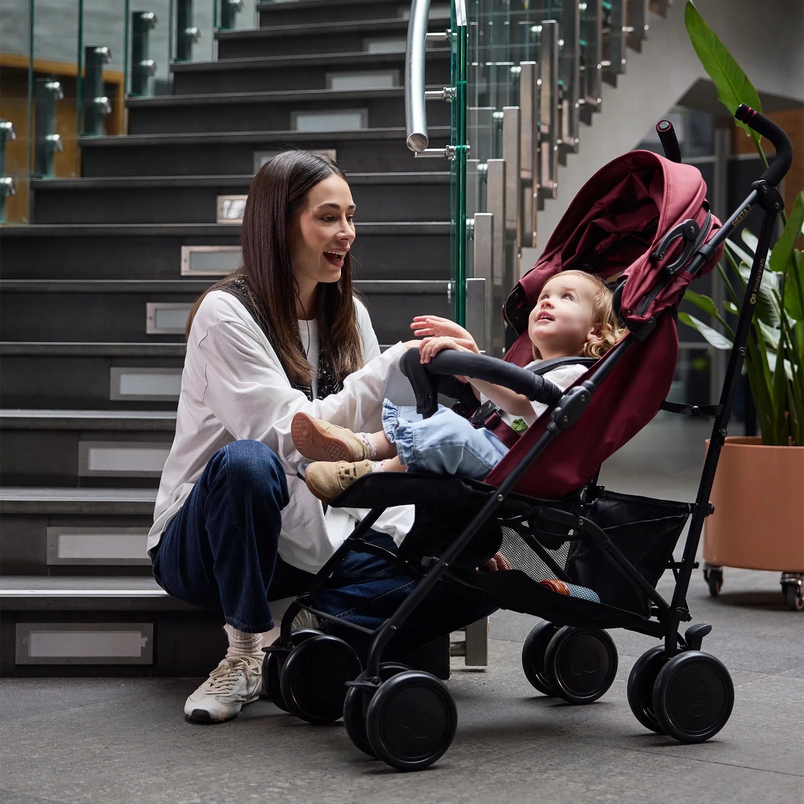 Sportinis vežimėlis Kinderkraft SIESTA 2 skėtuko tipo, lengvas, sulankstomas iki 22 kg